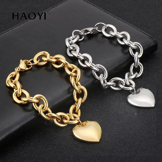 Pulsera con dije de corazón atemporal